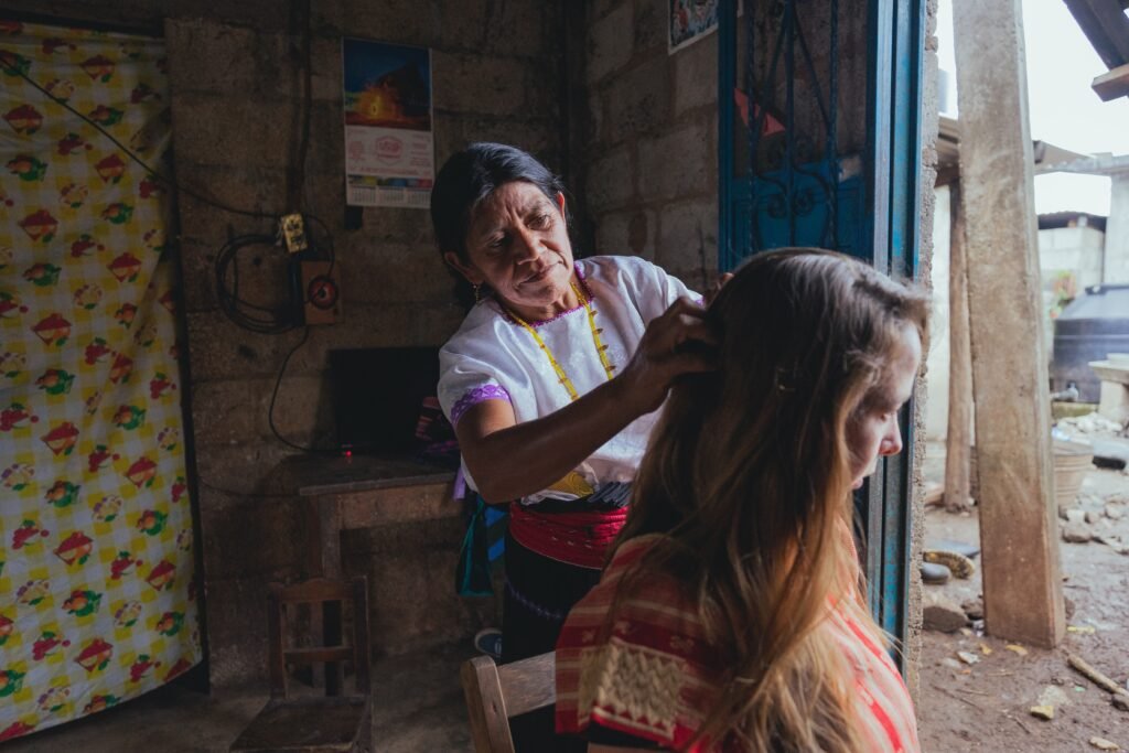 Atelier coiffure dans une famille au Mexique lors d'un voyage chez l'habitant